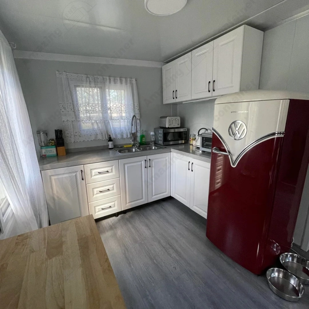 xpandable-house-living-room-interior-real-shot-amazingcontainer-12