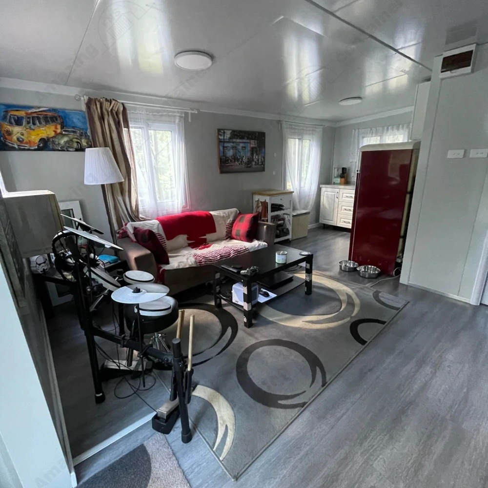 xpandable-house-living-room-interior-real-shot-amazingcontainer-13