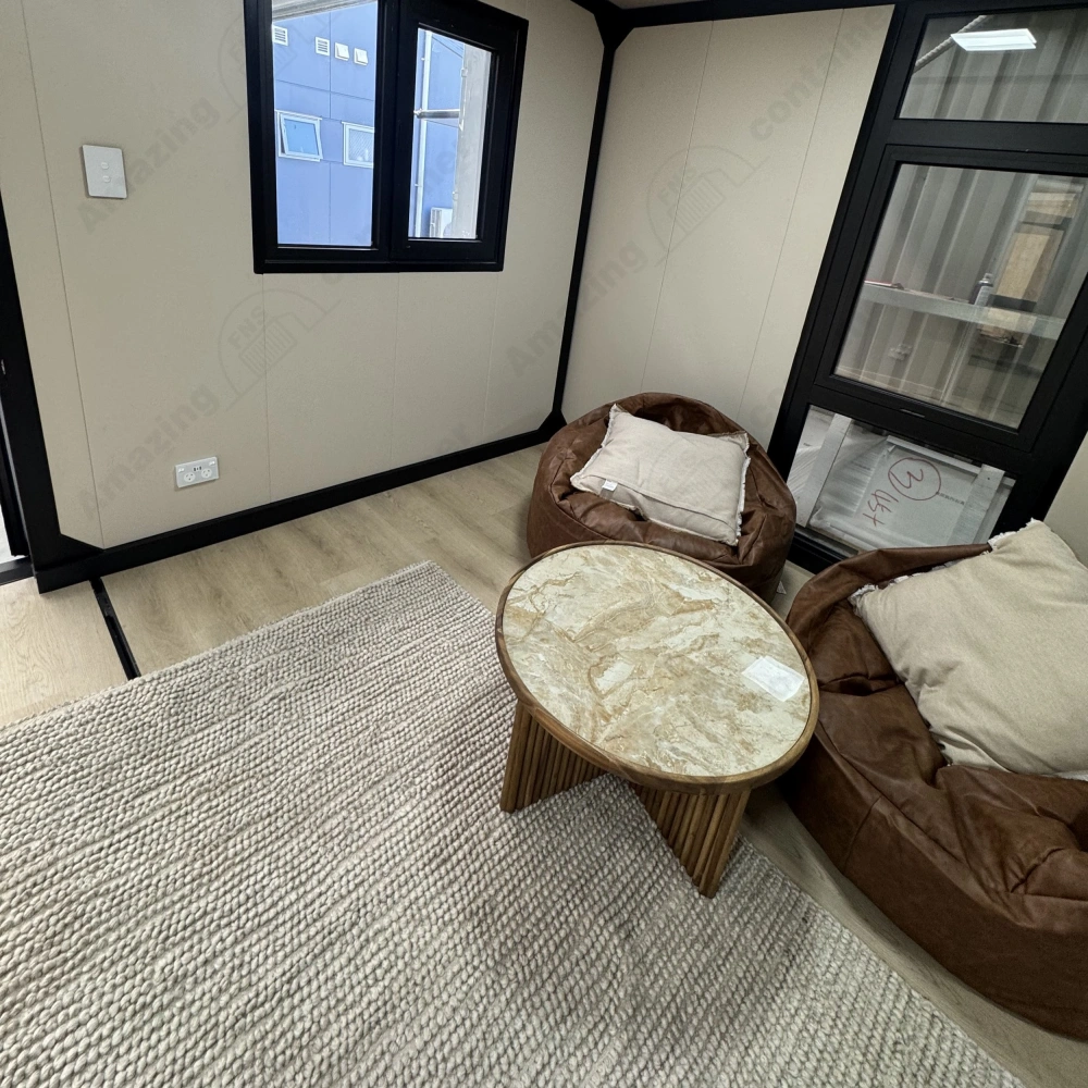 xpandable-house-living-room-interior-real-shot-amazingcontainer-19