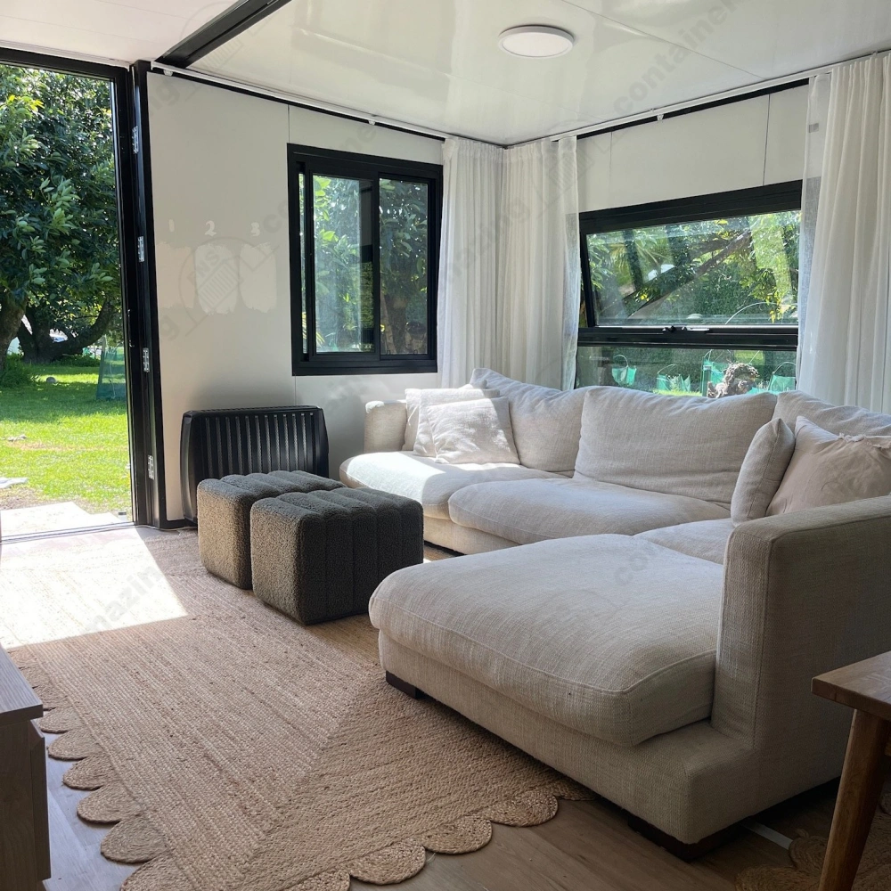 xpandable-house-living-room-interior-real-shot-amazingcontainer-20