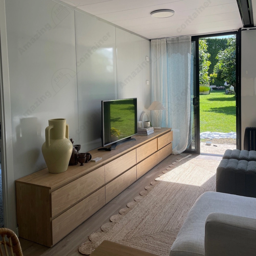 xpandable-house-living-room-interior-real-shot-amazingcontainer-21