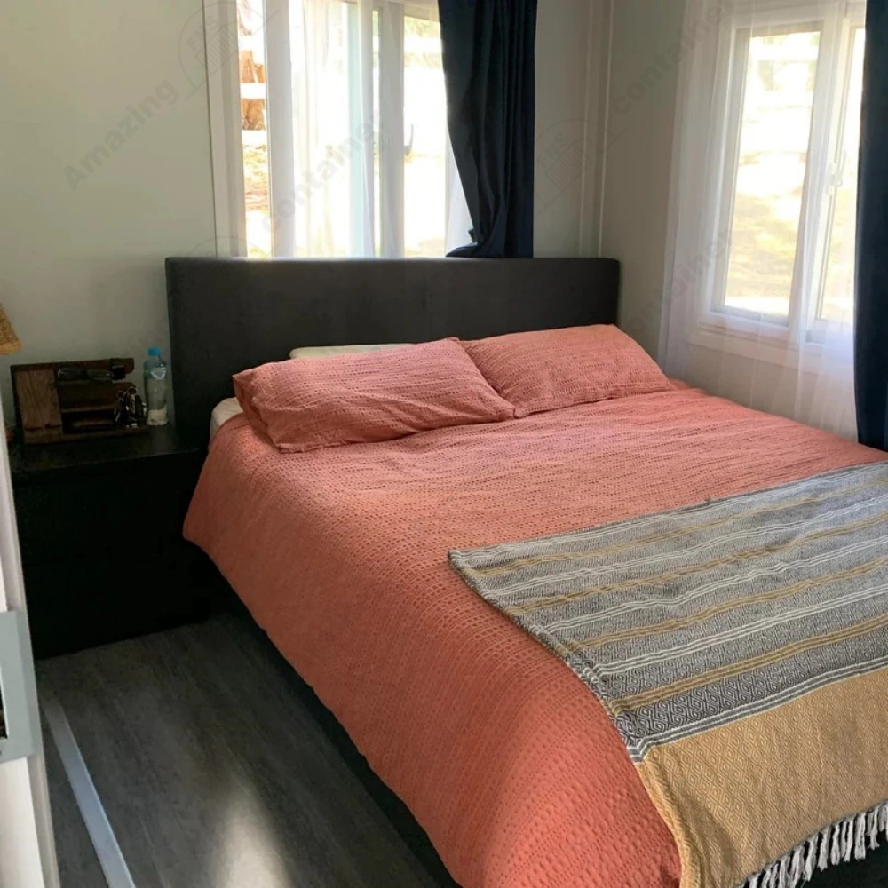 xpandable-house-living-room-interior-real-shot-amazingcontainer-32