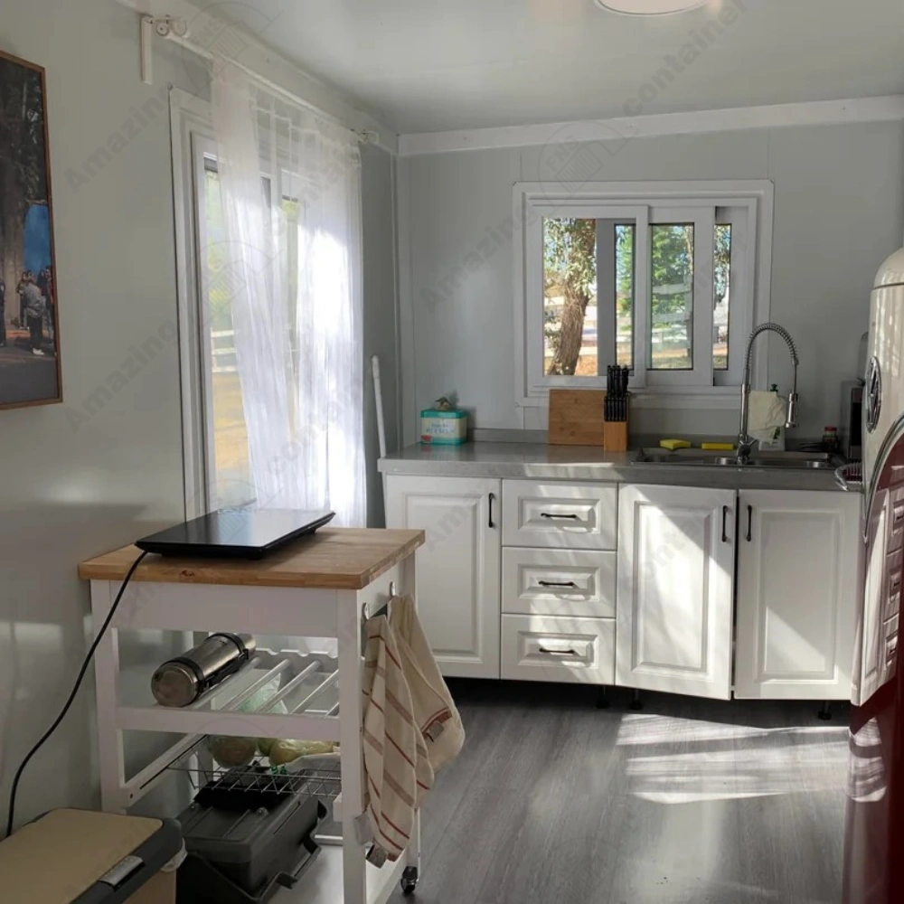 xpandable-house-living-room-interior-real-shot-amazingcontainer-33