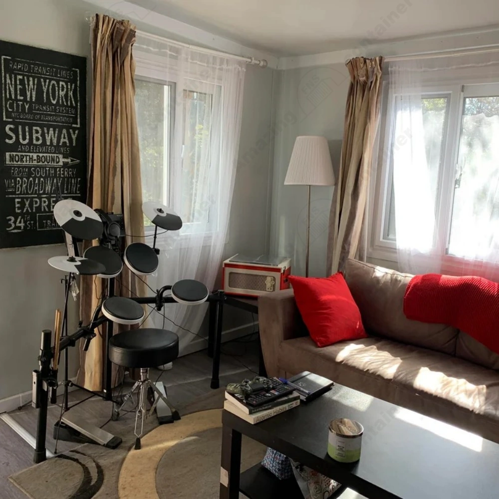 xpandable-house-living-room-interior-real-shot-amazingcontainer-36