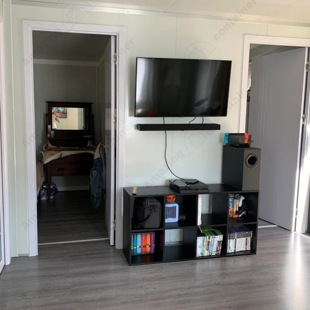 xpandable-house-living-room-interior-real-shot-amazingcontainer-38